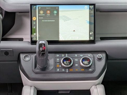 Used 2025 Land Rover Defender 110 X-Dynamic SE image 10