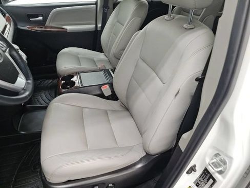 Used 2017 Toyota Sienna Limited Premium AWD/4WD image 16