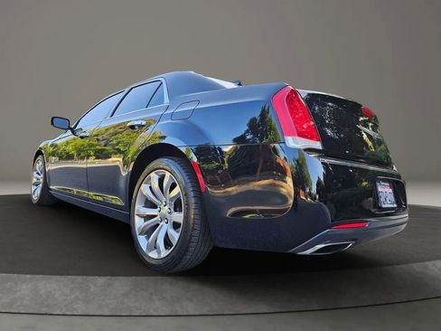 Used 2018 Chrysler 300 Limited image 6