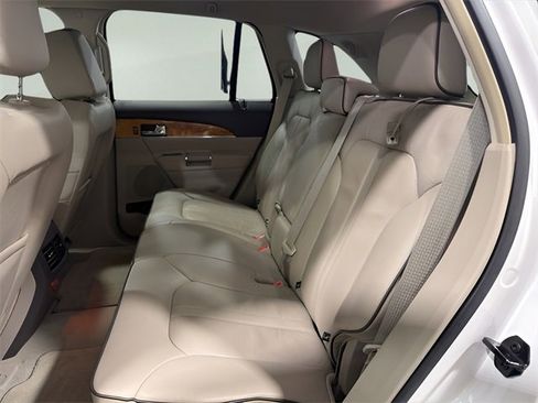 Used 2014 Lincoln MKX FWD w/ Equipment Group 101A image 28