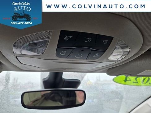 Used 2024 Chrysler Pacifica Touring-L image 32