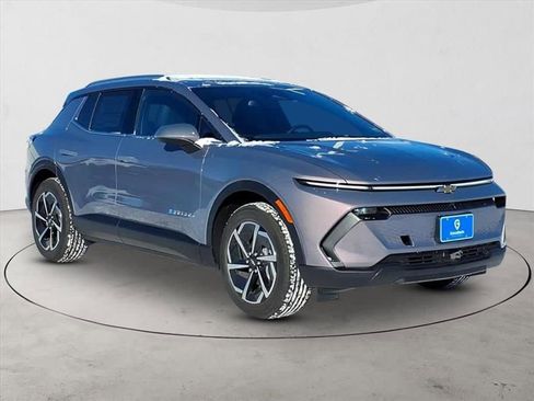 New 2026 Chevrolet Equinox EV LT image 3