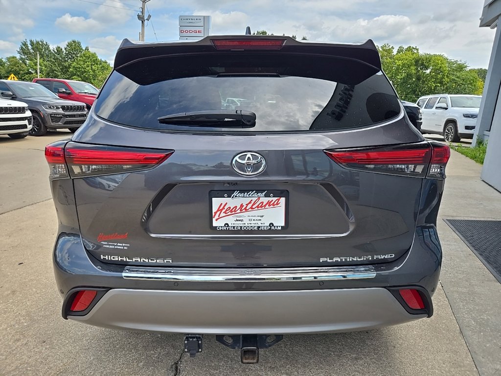 Used 2021 Toyota Highlander Platinum AWD/4WD image 12