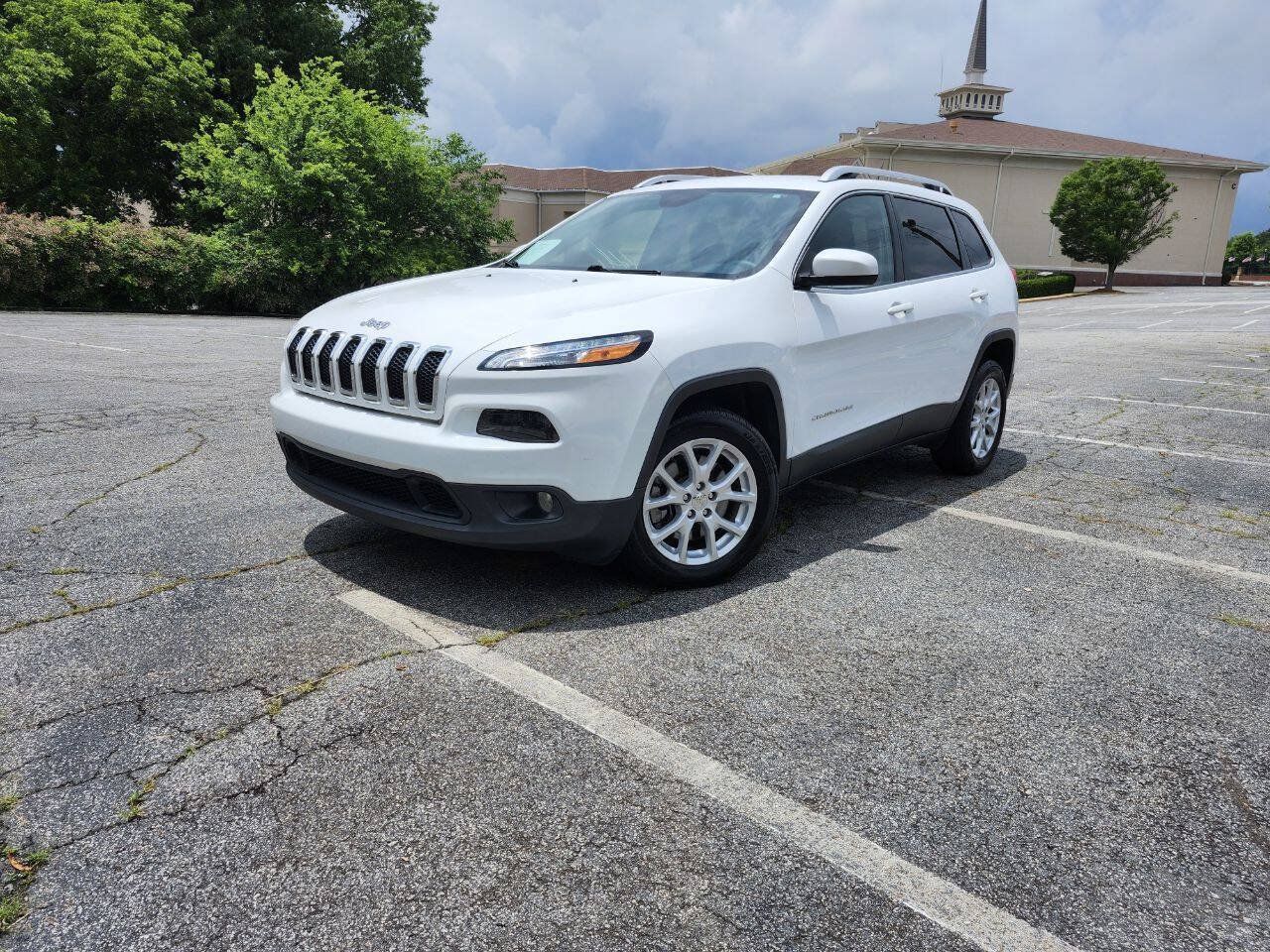 Used 2018 Jeep Cherokee Latitude w/ Mobile Office Group FWD image 4