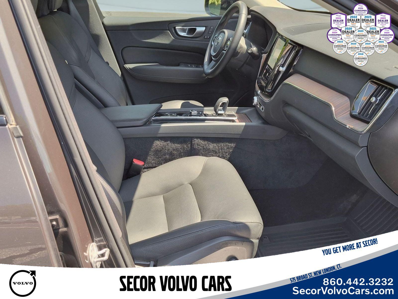 Used 2024 Volvo XC60 T8 Plus w/ Climate Package AWD/4WD image 28