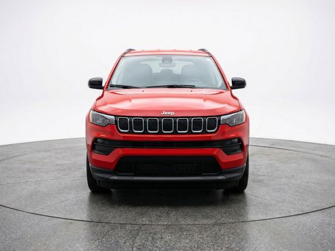 Used 2025 Jeep Compass Latitude image 2