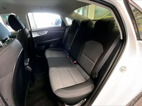 Used 2022 Kia Forte LXS FWD image 19
