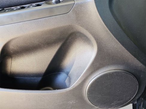 Used 2015 Chevrolet Cruze LT image 26