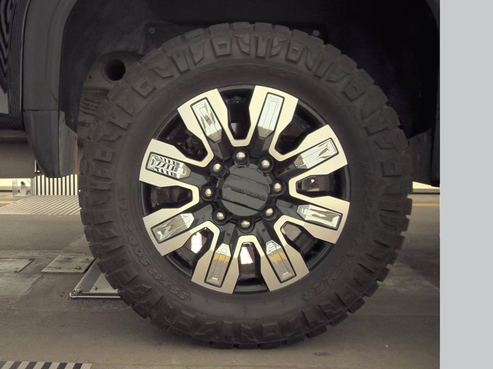 Used 2024 GMC Sierra 2500 Denali w/ Denali Reserve Package AWD/4WD image 16