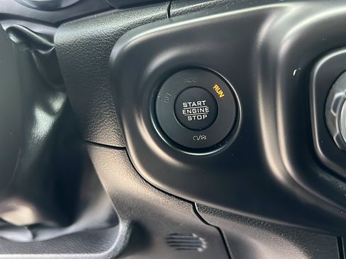 Used 2022 Jeep Wrangler Unlimited Sahara AWD/4WD image 27