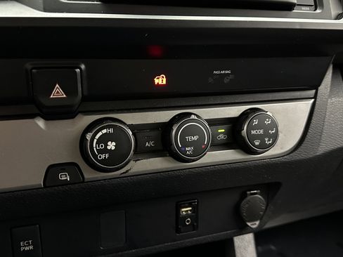 Used 2019 Toyota Tacoma SR w/ SR Convenience Package image 14