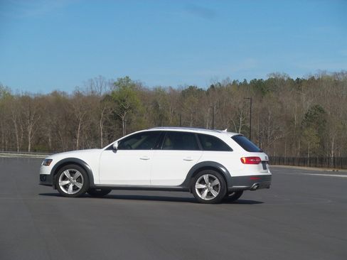 Used 2013 Audi A4 Premium Plus w/ Premium Plus Pkg image 2