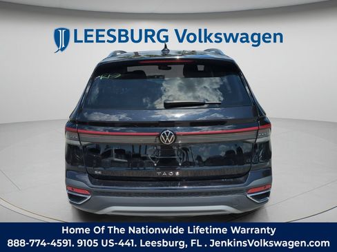 Used 2025 Volkswagen Taos SE FWD image 7