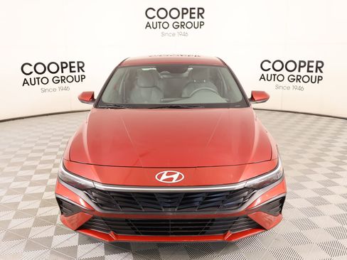 Certified 2024 Hyundai Elantra SE image 8