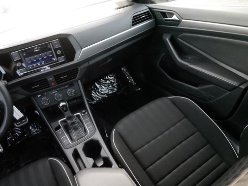 Certified 2024 Volkswagen Jetta Sport image 11