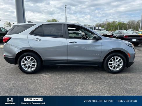 Used 2024 Chevrolet Equinox LS w/ LS Convenience Package FWD image 9