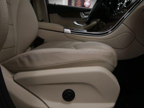 Used 2022 Mercedes-Benz GLC 300 4MATIC image 29