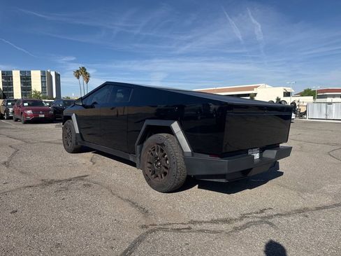 Used 2024 Tesla Cybertruck AWD Crew Cab image 5