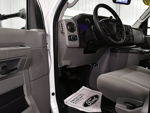 Used 2024 Ford E-450 and Econoline 450 Super Duty w/ Driver's Safety Package RWD image 10