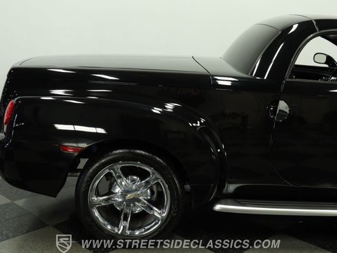 Used 2005 Chevrolet SSR w/ Preferred Equipment Group image 28