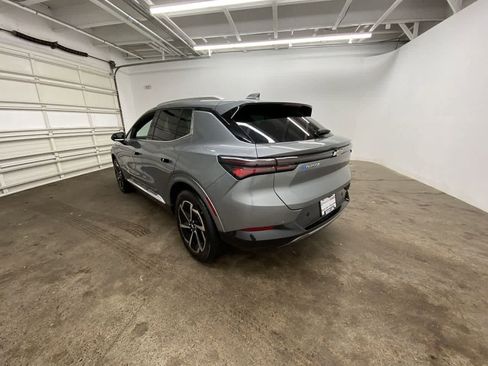 Used 2025 Chevrolet Equinox EV LT w/ Convenience Package image 4