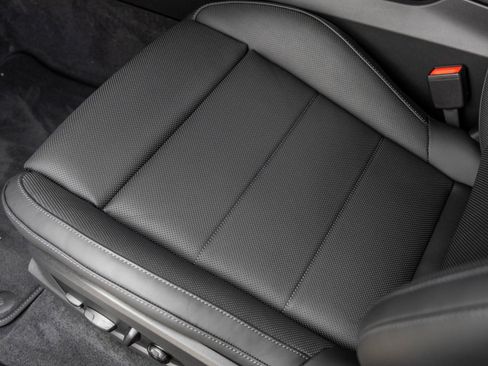 Certified 2025 Porsche Macan Electric image 20