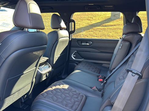 New 2026 Nissan Armada Platinum image 9