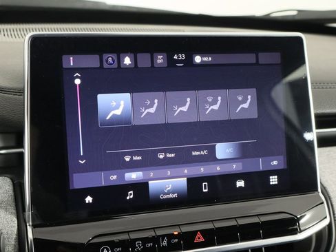 New 2024 Jeep Compass Latitude image 33