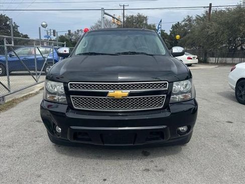 Used 2014 Chevrolet Suburban LTZ image 3