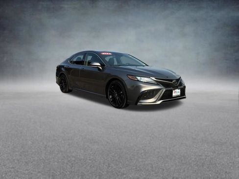 Used 2023 Toyota Camry XSE FWD image 8
