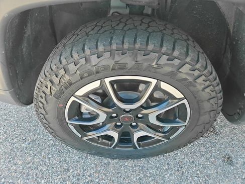 Used 2025 Jeep Compass Trailhawk AWD/4WD image 36
