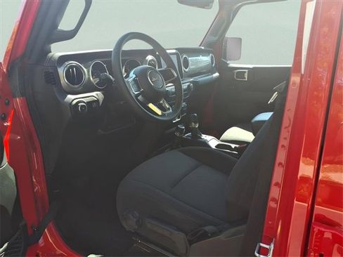 Used 2023 Jeep Wrangler Sahara image 13