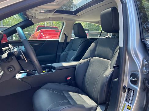 Used 2025 Lexus ES 300h w/ Technology Package image 14