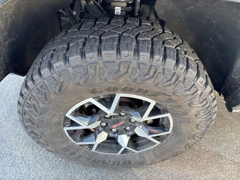 Used 2024 GMC Canyon AT4X image 11