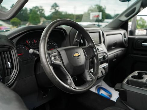 Used 2022 Chevrolet Silverado 2500 Custom w/ Custom Value Package AWD/4WD image 5