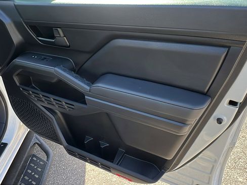Used 2025 Toyota Tacoma SR image 18