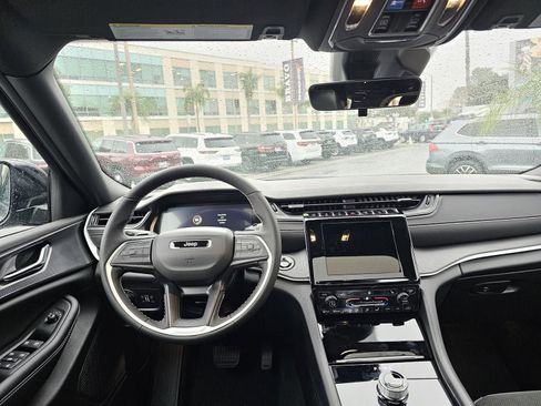 New 2025 Jeep Grand Cherokee L Altitude image 28