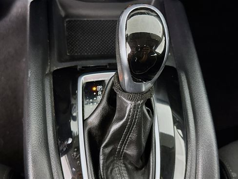Used 2017 Nissan Rogue SV FWD image 19