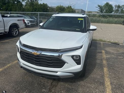 Used 2024 Chevrolet TrailBlazer LT w/ LT Cold Weather Package AWD/4WD image 3