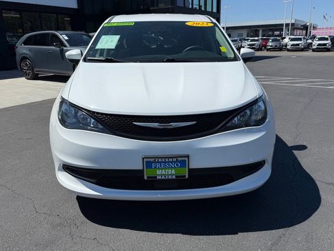 Used 2023 Chrysler Voyager LX FWD image 3
