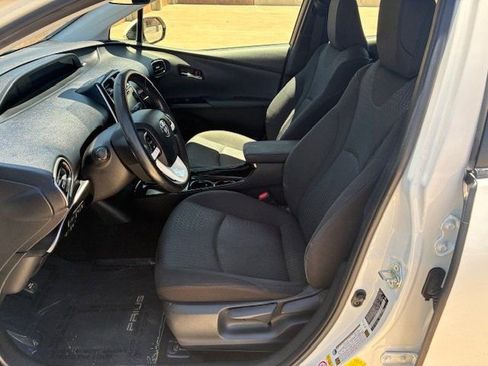 Used 2018 Toyota Prius Four Touring image 11