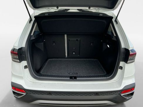 New 2025 Volkswagen Taos SE image 16