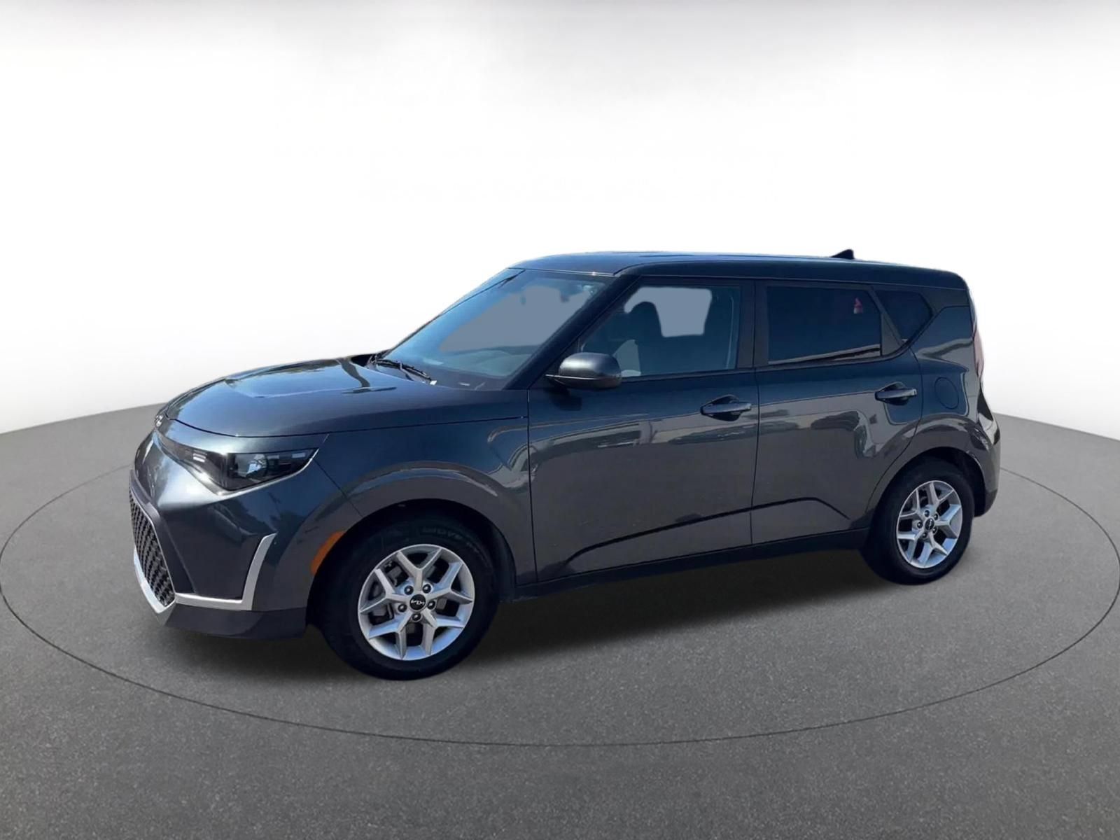 Used 2025 Kia Soul LX w/ LX Technology Package FWD image 6