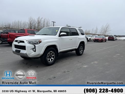 Used 2018 Toyota 4Runner TRD Off-Road Premium w/ Convenience Package AWD/4WD image 3