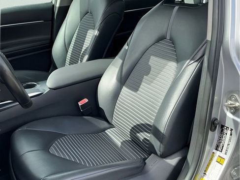 Used 2019 Toyota Camry SE FWD image 18