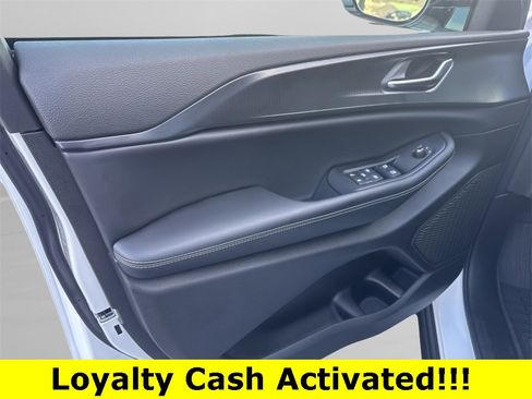 New 2025 Jeep Grand Cherokee Altitude image 21