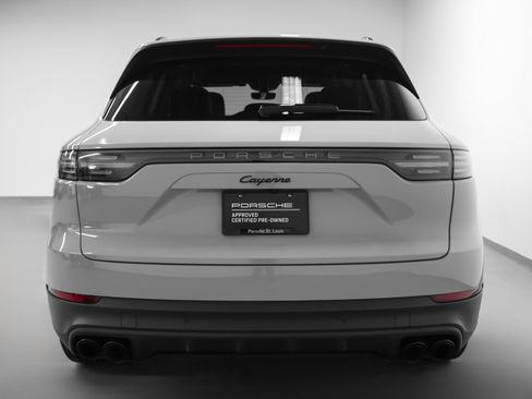 Used 2022 Porsche Cayenne Platinum Edition image 11