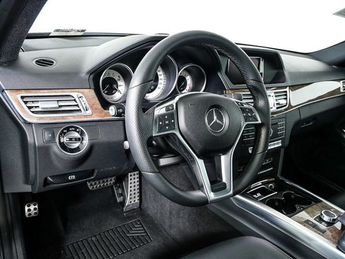 Used 2016 Mercedes-Benz E 350 4MATIC Sedan image 4