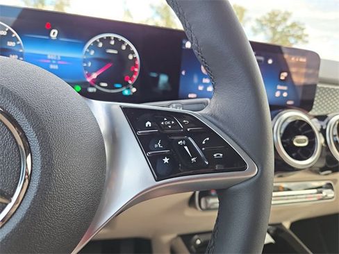 New 2026 Mercedes-Benz GLB 250 4MATIC image 19