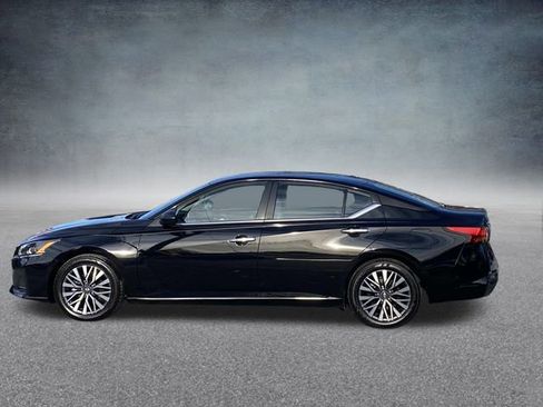 Used 2025 Nissan Altima 2.5 SV image 4